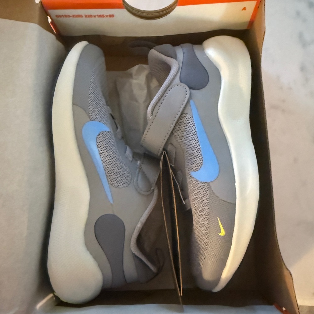 Nike revolution 7 Kids Sneakers in Gray with Blue and Yellow Accents NWT